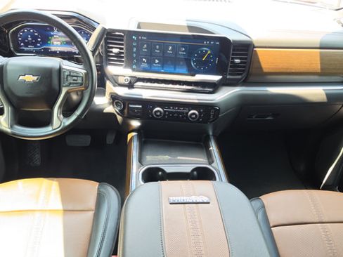 Used 2024 Chevrolet Silverado 2500 High Country w/ High Country Premium Package AWD/4WD image 7