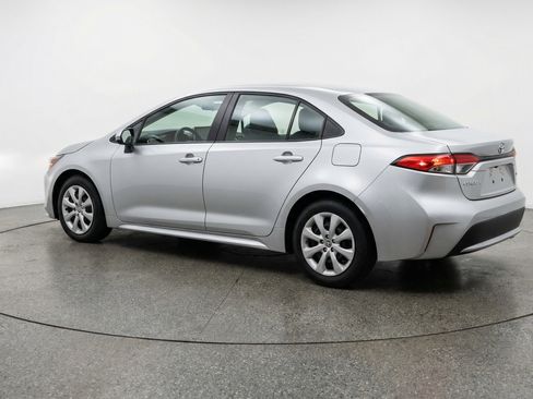 Used 2025 Toyota Corolla LE image 6