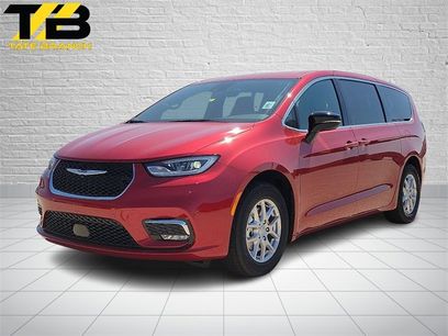 New 2026 Chrysler Pacifica Select