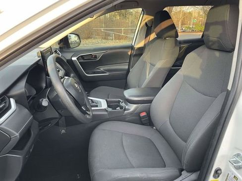 Used 2021 Toyota RAV4 LE image 18