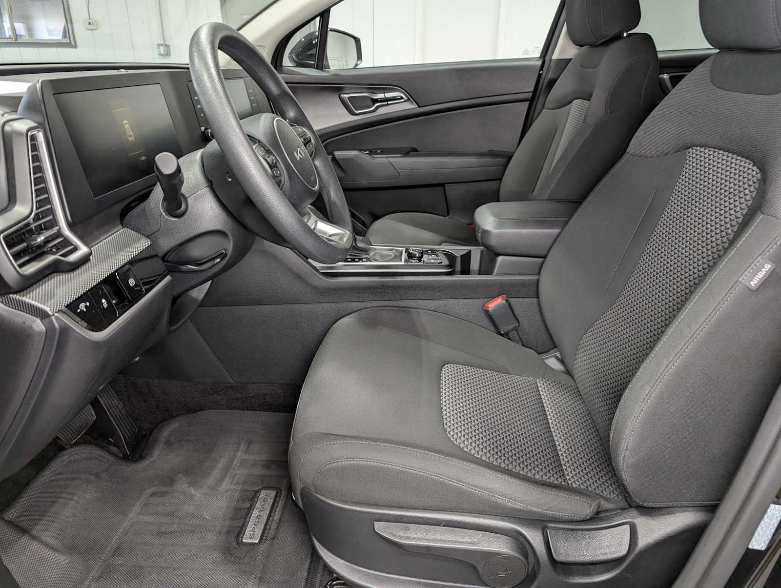 Certified 2025 Kia Sportage LX AWD/4WD image 4