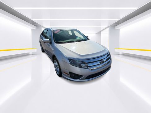 Used 2010 Ford Fusion SE FWD image 2