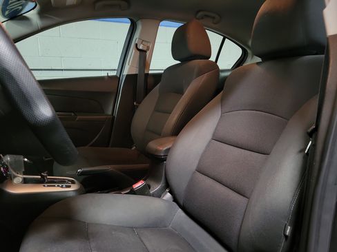 Used 2016 Chevrolet Cruze LT FWD image 17