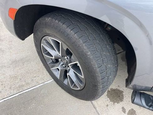 Used 2022 Chevrolet Tahoe Z71 w/ Luxury Package image 39