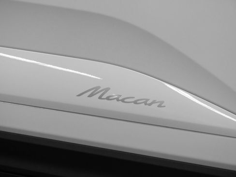 Used 2025 Porsche Macan Electric image 14