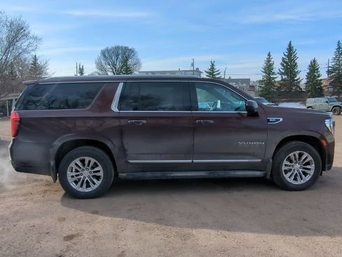 Used 2023 GMC Yukon XL SLT image 7