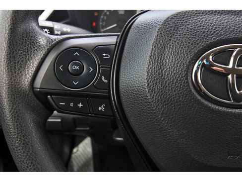 Used 2022 Toyota Corolla LE image 18