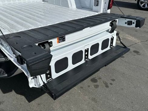 Used 2024 GMC Sierra 1500 SLT image 32