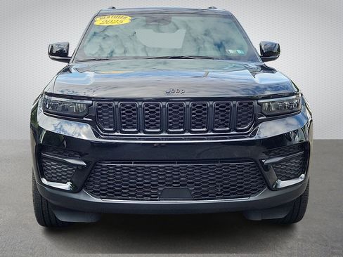 Certified 2025 Jeep Grand Cherokee Altitude AWD/4WD image 2