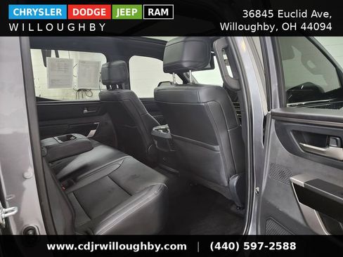Used 2025 Toyota Tundra Limited AWD/4WD image 38