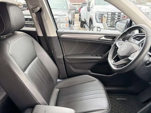 Used 2024 Volkswagen Tiguan SE w/ Panoramic Sunroof Package FWD image 14