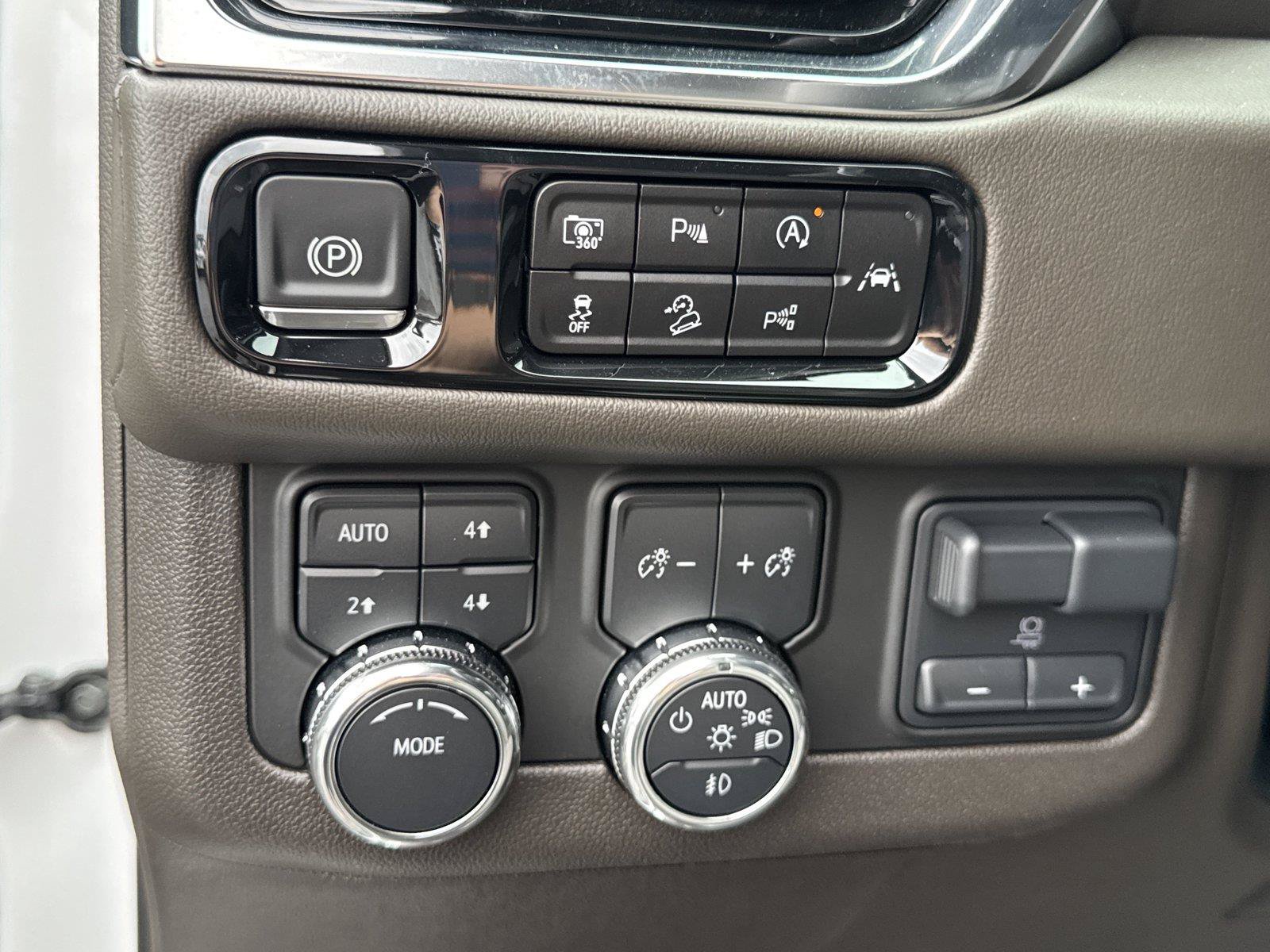 Used 2025 GMC Yukon Elevation AWD/4WD image 20