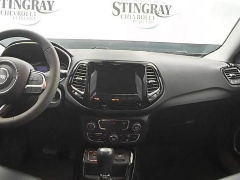 Used 2021 Jeep Compass Latitude FWD image 10