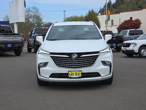 Used 2024 Buick Enclave Premium image 3