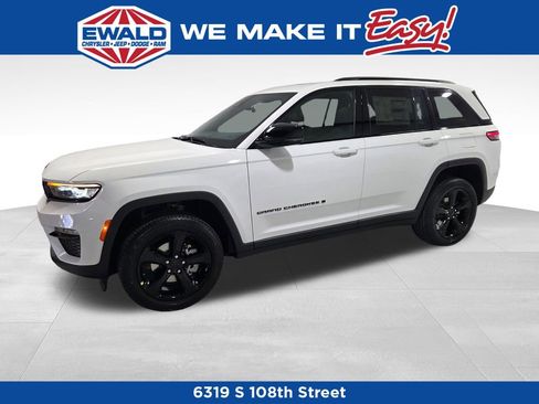 New 2025 Jeep Grand Cherokee Limited image 17