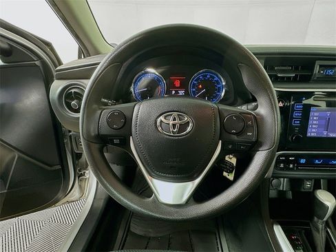 Used 2017 Toyota Corolla LE image 13