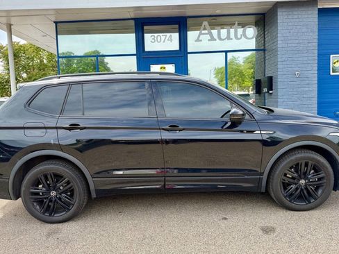 Used 2022 Volkswagen Tiguan SE R-Line AWD/4WD image 2