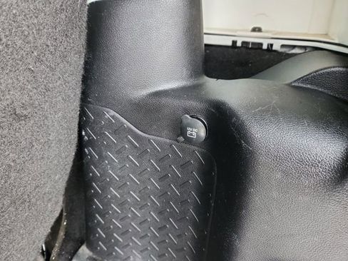 Used 2015 Jeep Wrangler Sahara image 30