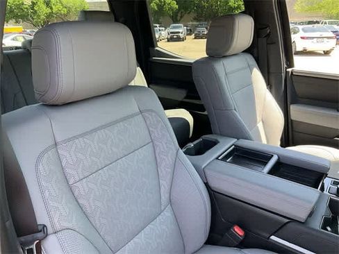 Used 2025 Toyota Tundra Limited image 19