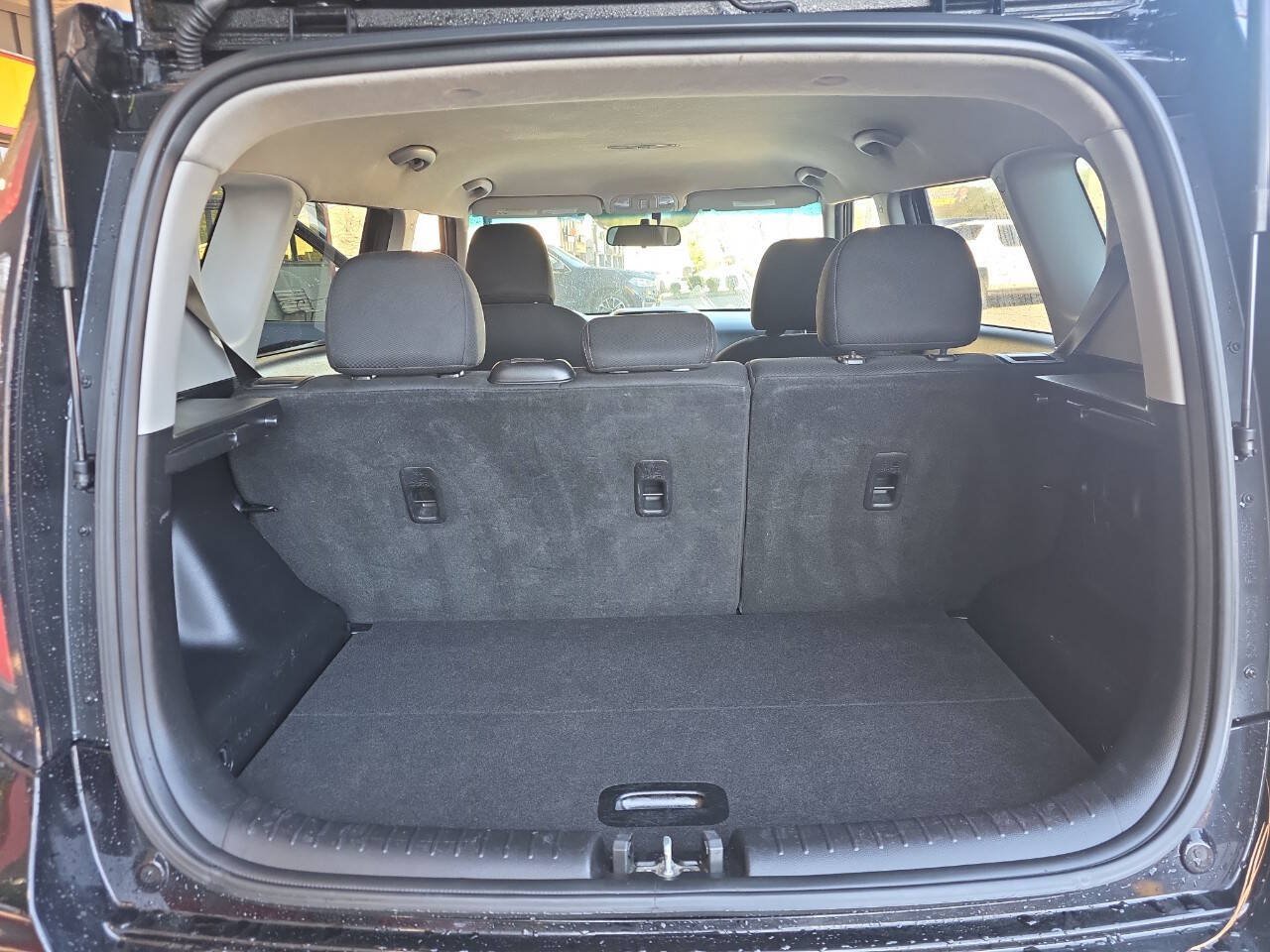 Used 2017 Kia Soul + FWD image 11