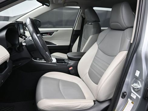 Used 2020 Toyota RAV4 XLE Premium FWD image 11