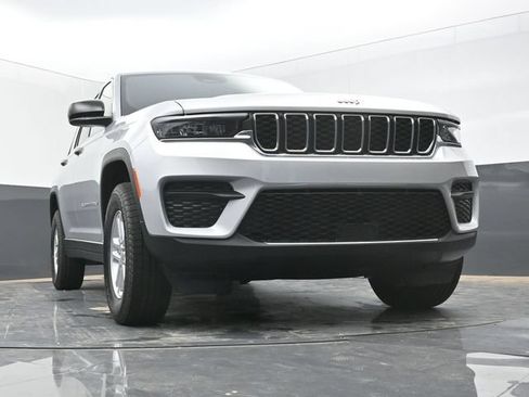 Used 2025 Jeep Grand Cherokee Laredo AWD/4WD image 50
