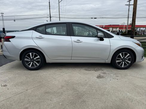 Used 2025 Nissan Versa SV image 8