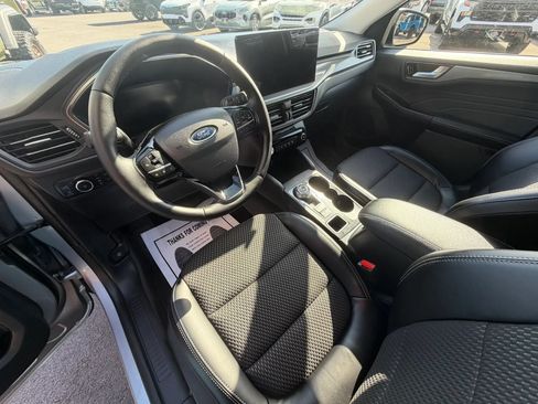 Used 2023 Ford Escape SE FWD image 6