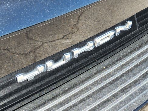 Used 2023 GMC Yukon XL Denali AWD/4WD image 31
