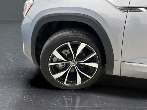 Used 2024 Volkswagen Atlas SEL Premium R-Line image 40