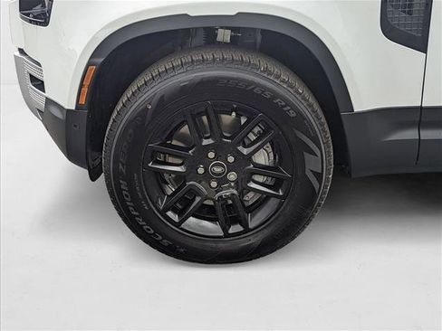 New 2025 Land Rover Defender 110 S image 10