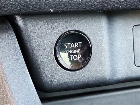 Used 2024 Nissan Rogue SV image 19