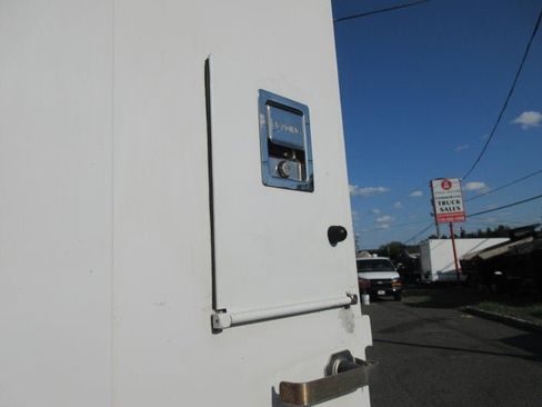 Used 2012 Chevrolet Express 3500 RWD image 9