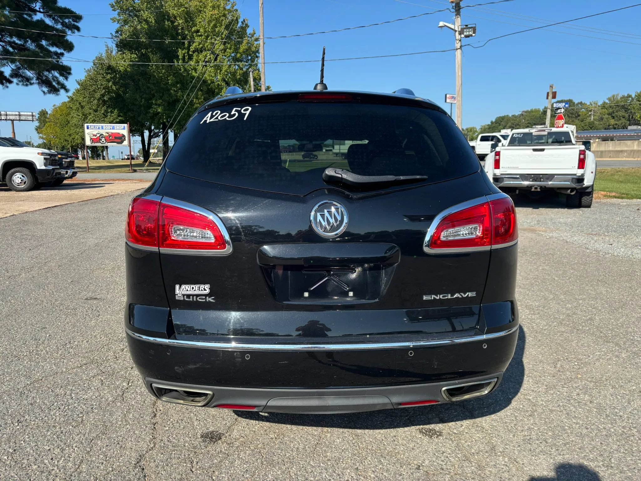 Used 2017 Buick Enclave Leather FWD image 4