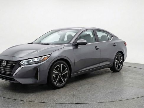 Used 2025 Nissan Sentra SV FWD image 3