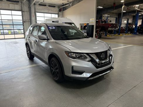 Used 2018 Nissan Rogue S AWD/4WD image 4