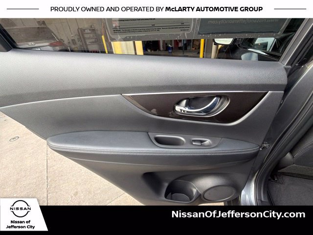 Used 2019 Nissan Rogue SV w/ Premium Package AWD/4WD image 15