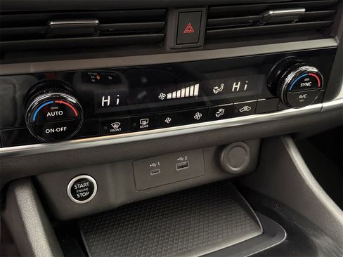 Used 2023 Nissan Rogue SV image 20