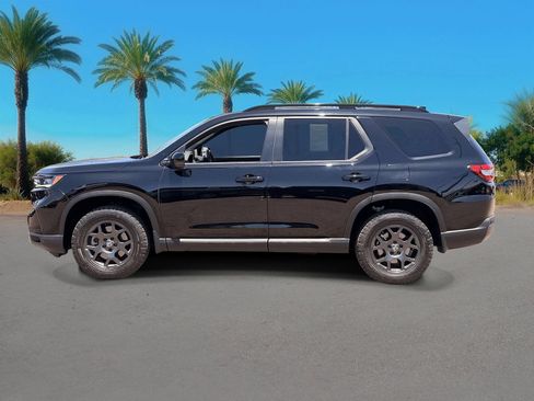 Used 2024 Honda Pilot TrailSport image 2