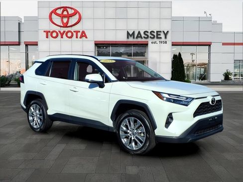 Used 2022 Toyota RAV4 XLE Premium image 2