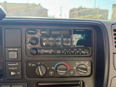 Used 1998 Chevrolet Silverado 1500 4x4 Extended Cab w/ Preferred Equipment Group 2 image 10