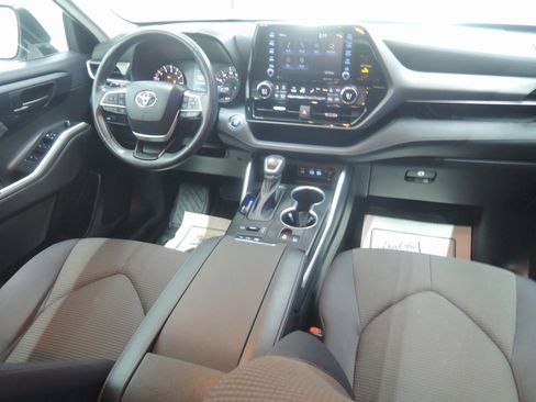 Used 2022 Toyota Highlander LE image 35