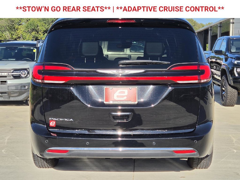 Used 2025 Chrysler Pacifica Select FWD image 7