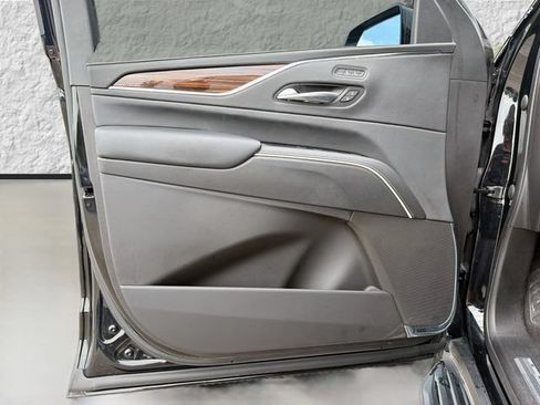 Used 2022 Cadillac Escalade Luxury RWD image 24