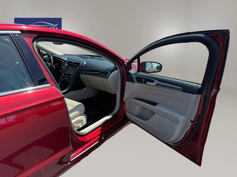 Used 2018 Ford Fusion SE w/ Fusion SE Technology Package FWD image 30