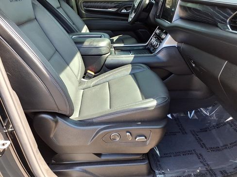 Certified 2024 GMC Yukon XL Denali w/ Advanced Technology Package AWD/4WD image 8