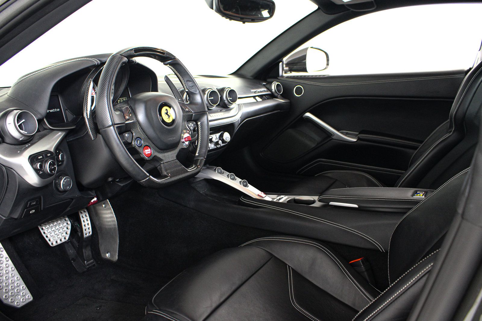 Used 2015 Ferrari F12 Berlinetta RWD image 2