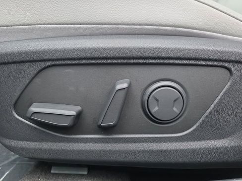 New 2026 Hyundai Elantra Limited FWD image 39