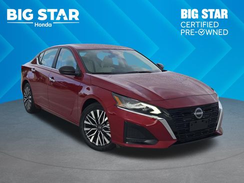 Used 2025 Nissan Altima 2.5 SV FWD image 1