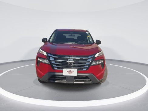 Used 2025 Nissan Rogue S AWD/4WD image 2